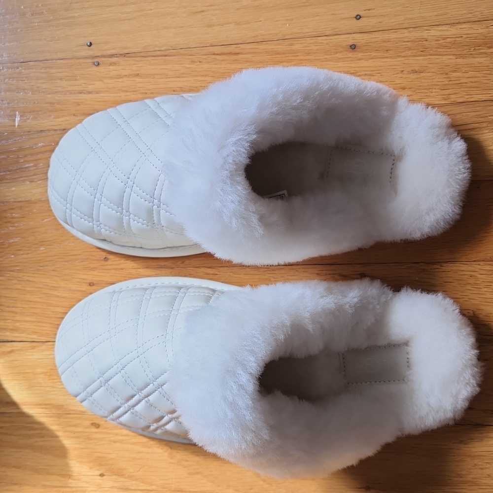 UGG Scuffette II Quilted in White, Women, Sz 9 - Picture 2 of 7